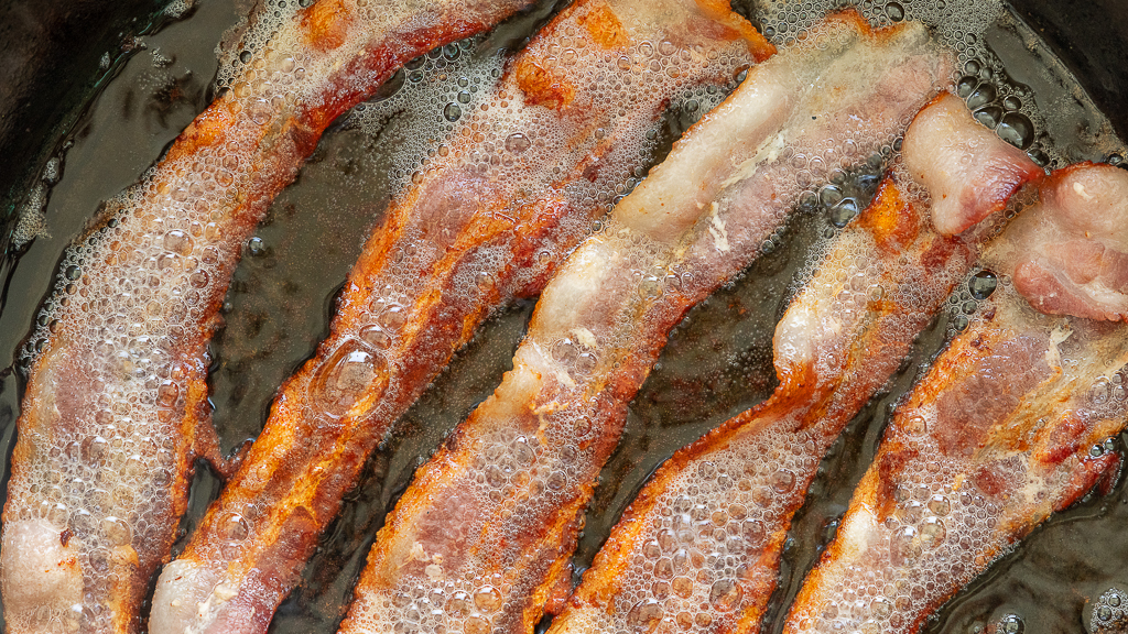 How to Cook Bacon in a Cast Iron Skillet (Cast Iron Bacon) - Everyday  Homemade