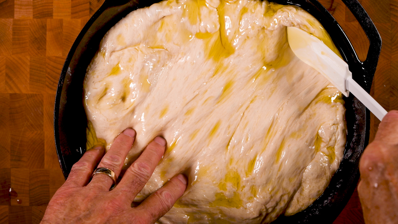 Stretch the Dough to the Edge of the pan